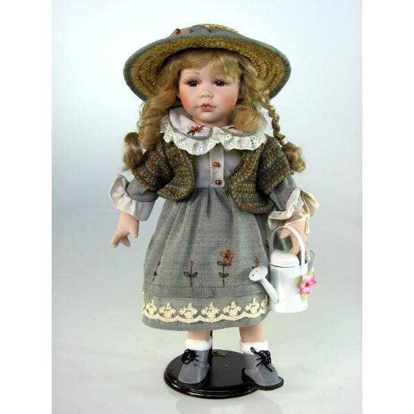 Porcelánová panenka 42cm v kloboučku s konvičkou - IntArt